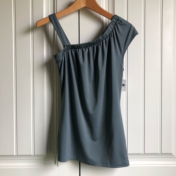 GAP Tops - NWT GapBody Fit Yoga Tank